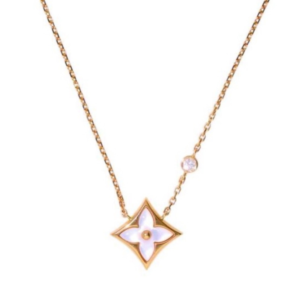 ***Louis Vuitton LOGO Gold
Necklace Black Blossom Pandant
Tifster